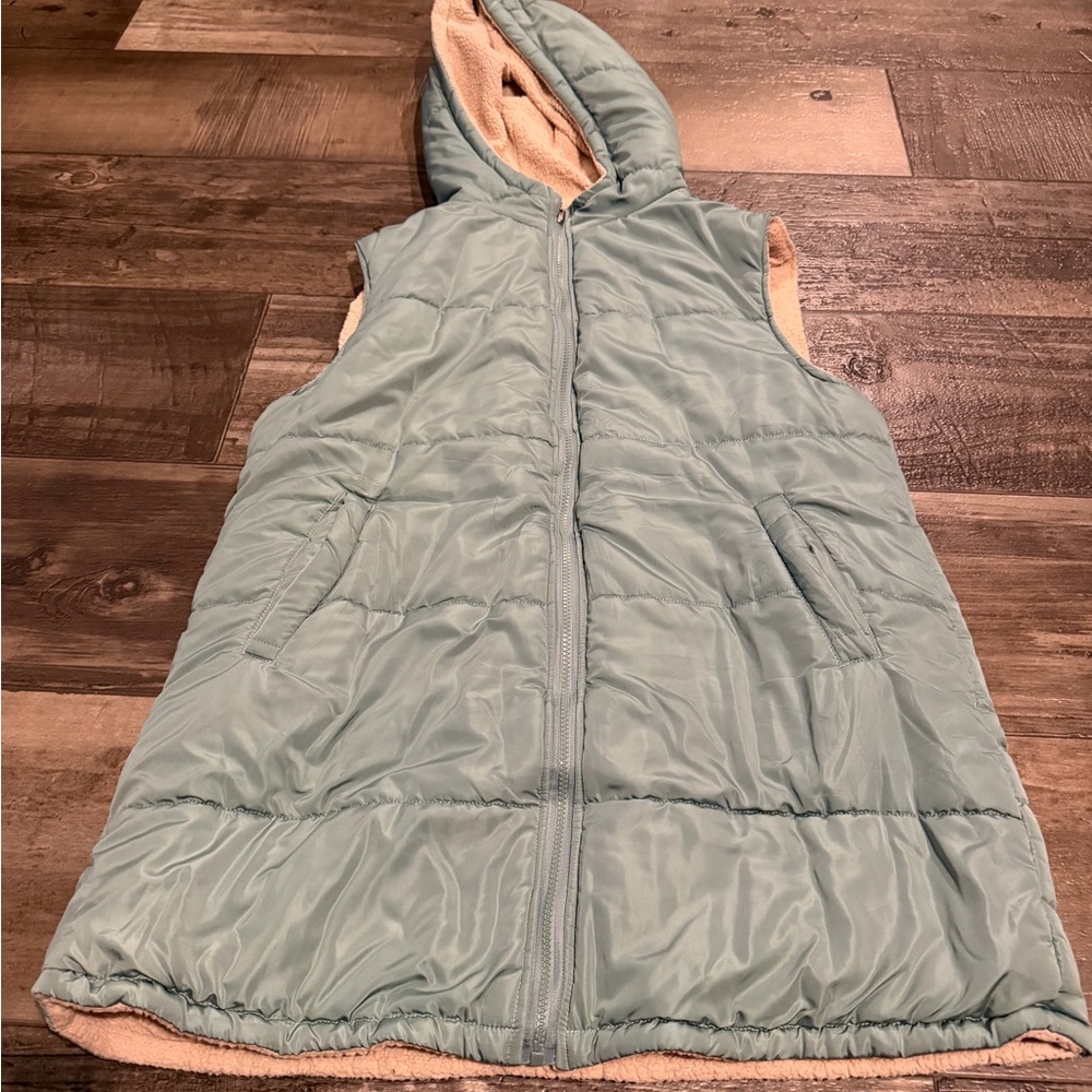 PrettyGarden Sherpa-Lined Puffer Reversible Long Vest Jacket in Grey Green